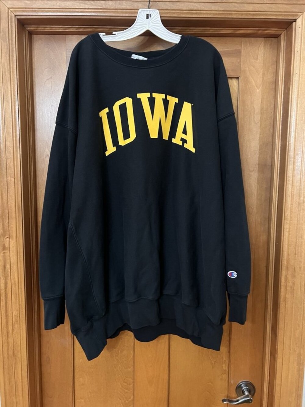 Iowa Hawkeyes Champion Reverse Weave Crew Neck Sweatshirt 5XL